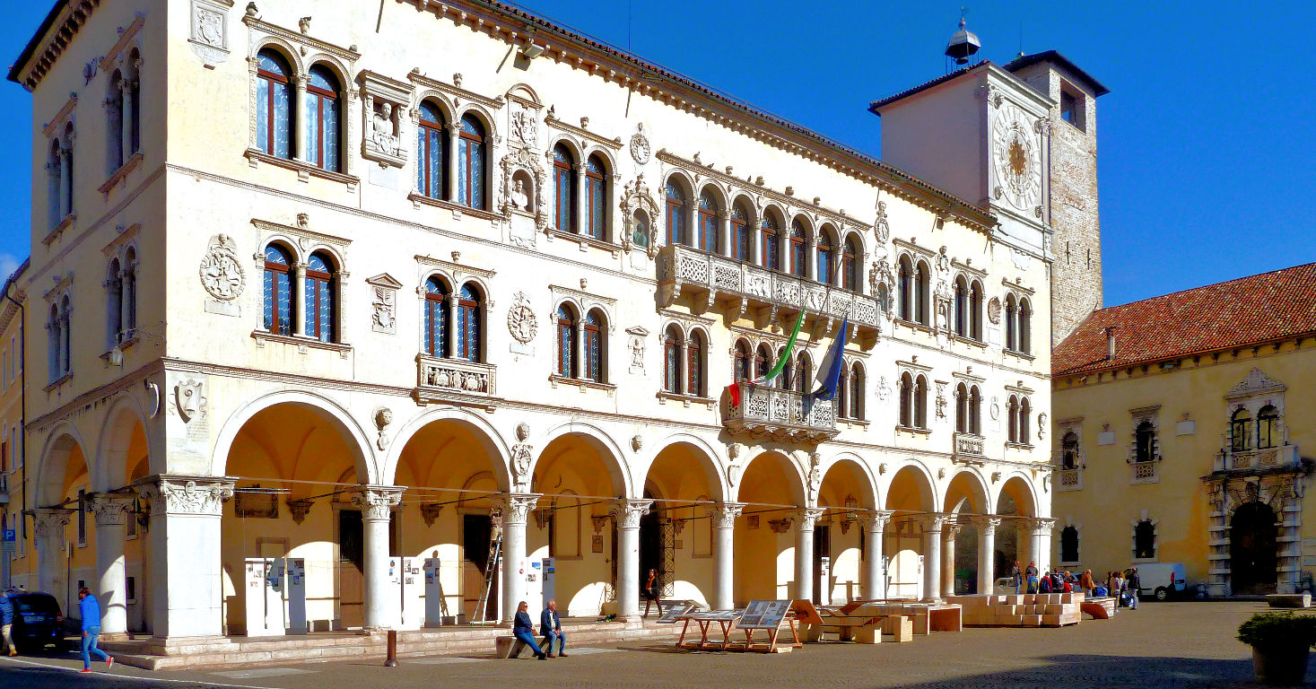 stadhuis en plein in Belluno