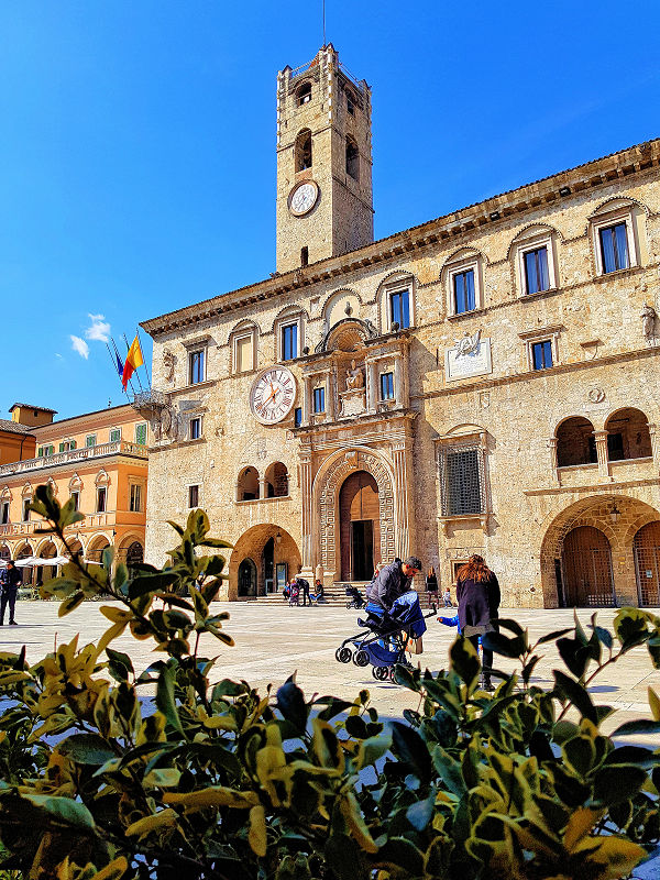 De stad Ascoli Piceno in de Italiaanse regio Le Marche