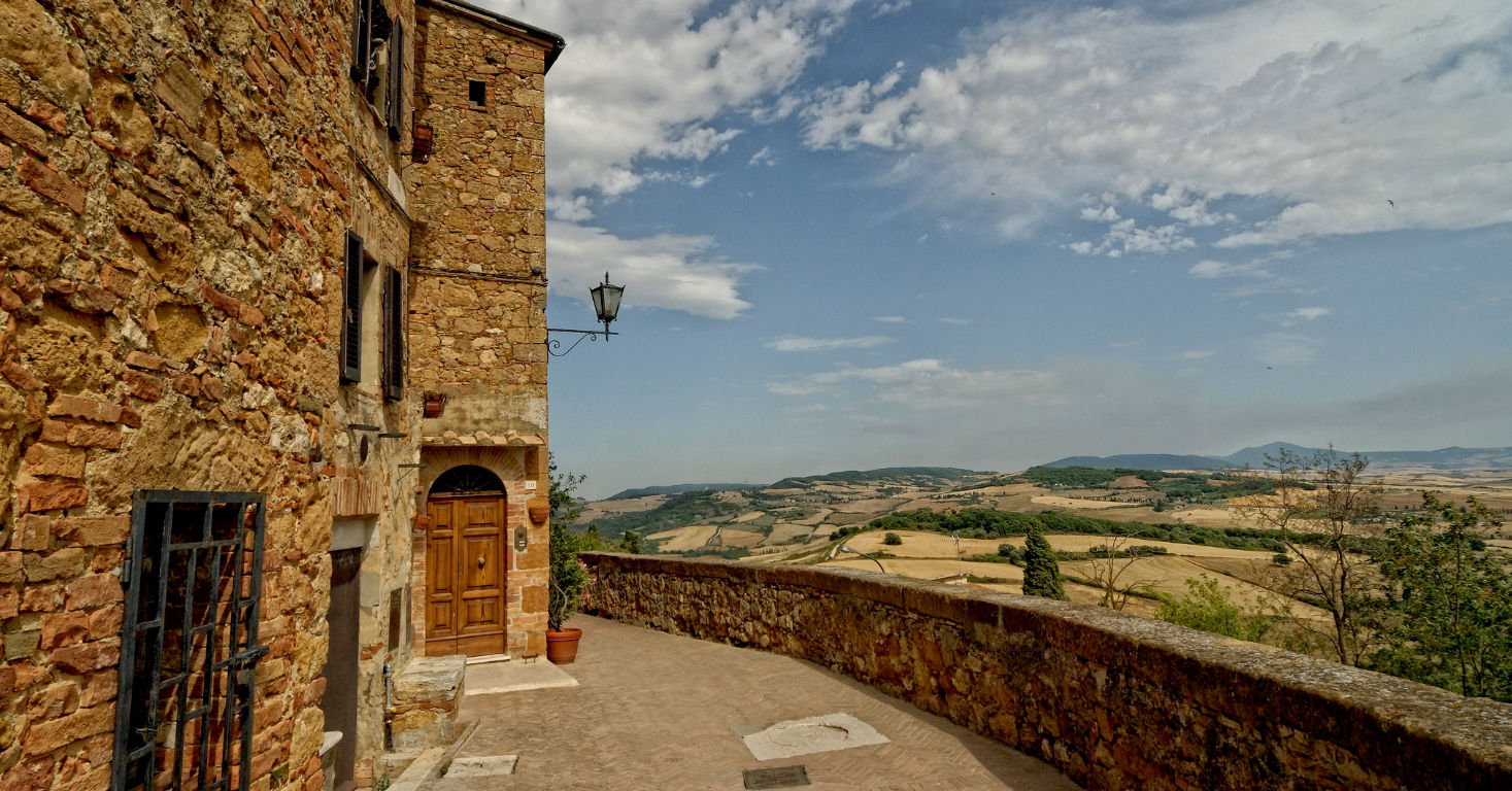 Uitzicht vanaf Pienza over de heuvels van Val d'Orcia in Toscane