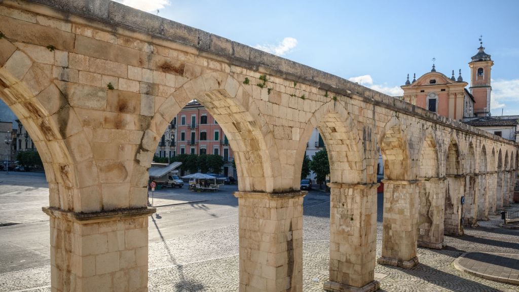 Aquaduct van Sulmona in de Abruzzo
