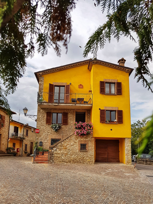 Het dorp Frontino in de Italiaanse regio Le Marche
