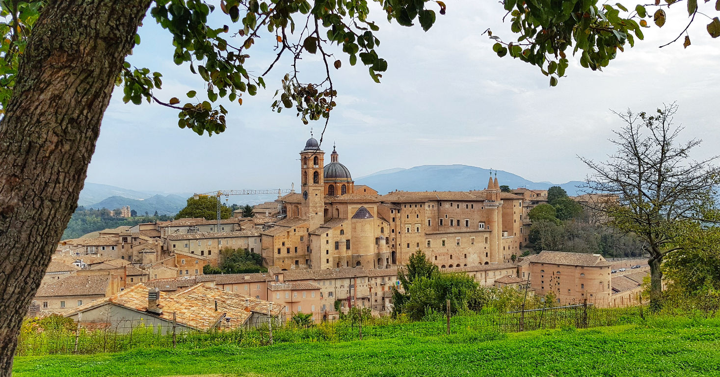 Uitzicht op Urbino in de regio Le Marche