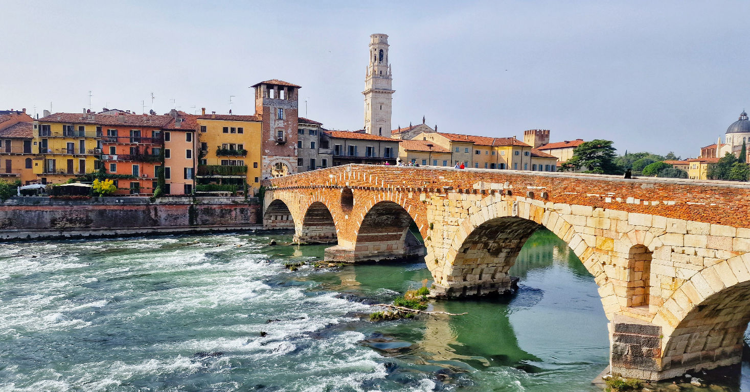 De historische brug naar Verona