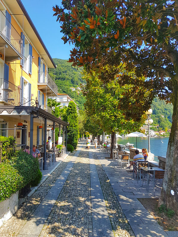 Cannero Riviera aan het Lago Maggiore in de regio Piemonte