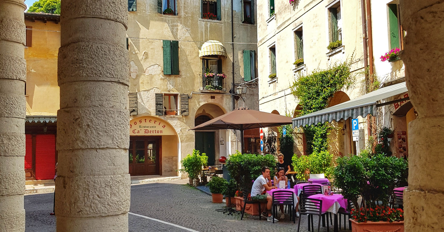 Het dorp Asolo in de Noord-Italiaanse regio Veneto