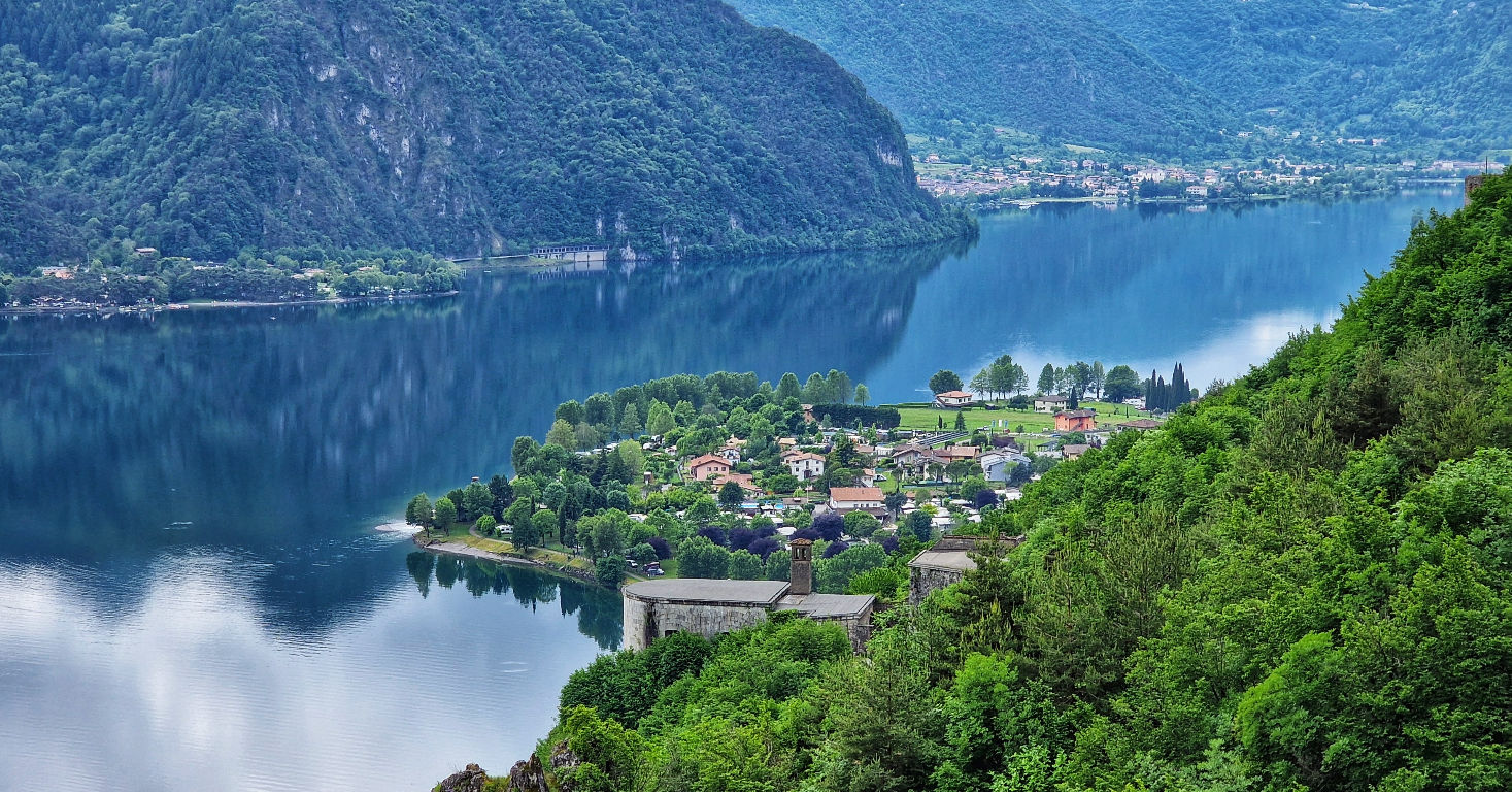 Panorama vanaf Rocca d'Anfo over het Idromeer